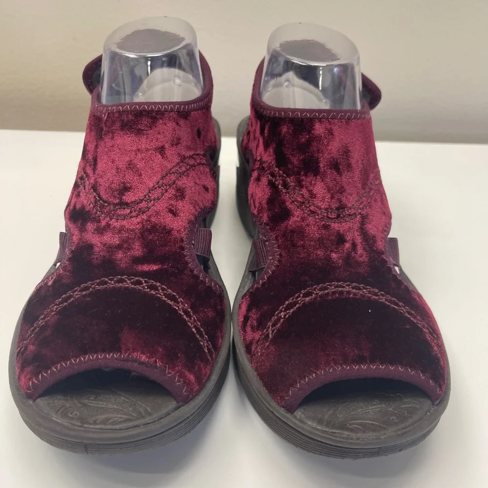 Bzees Drama Sandals Womens 9.5 Burgundy Velvet Wedge Comfort Walking Shoes